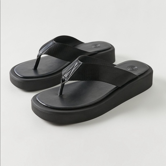 Urban Outfitters Shoes - Urban Outfitters Black Capri Thong Sandal